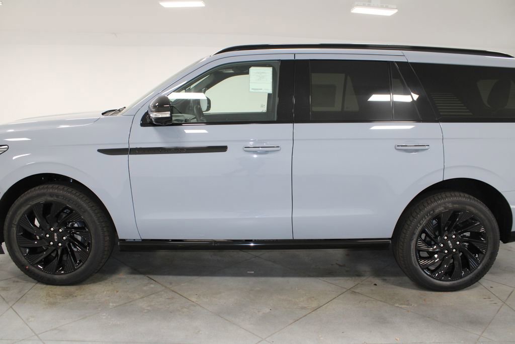 New 2025 Lincoln Navigator Reserve w/ Jet Appearance Package image 5
