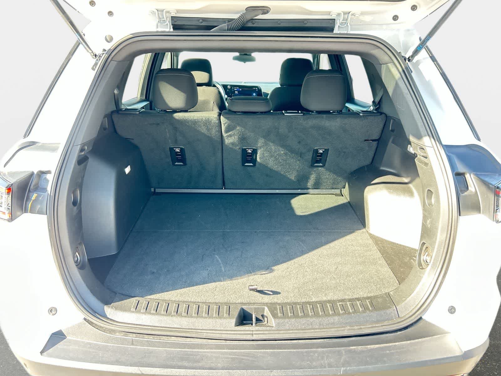 Used 2026 Chevrolet Equinox LT FWD image 9
