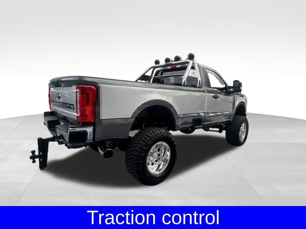 Used 2025 Ford F350 XLT w/ FX4 Off-Road Package image 4
