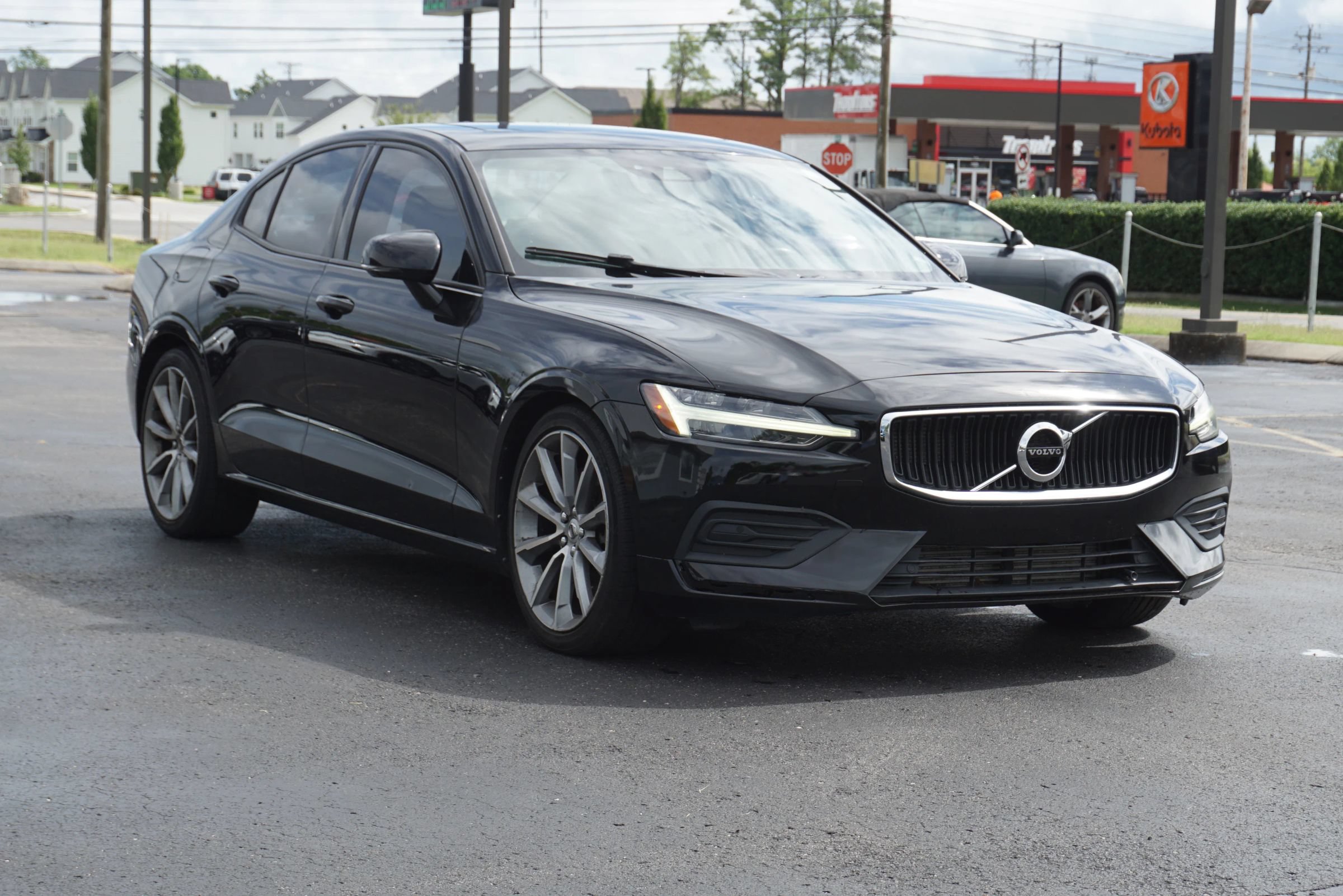 Used 2020 Volvo S60 T6 Momentum w/ Premium Package AWD/4WD image 3