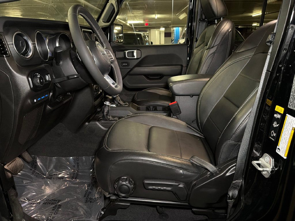 Used 2023 Jeep Wrangler Unlimited Sahara w/ Cold Weather Group AWD/4WD image 17