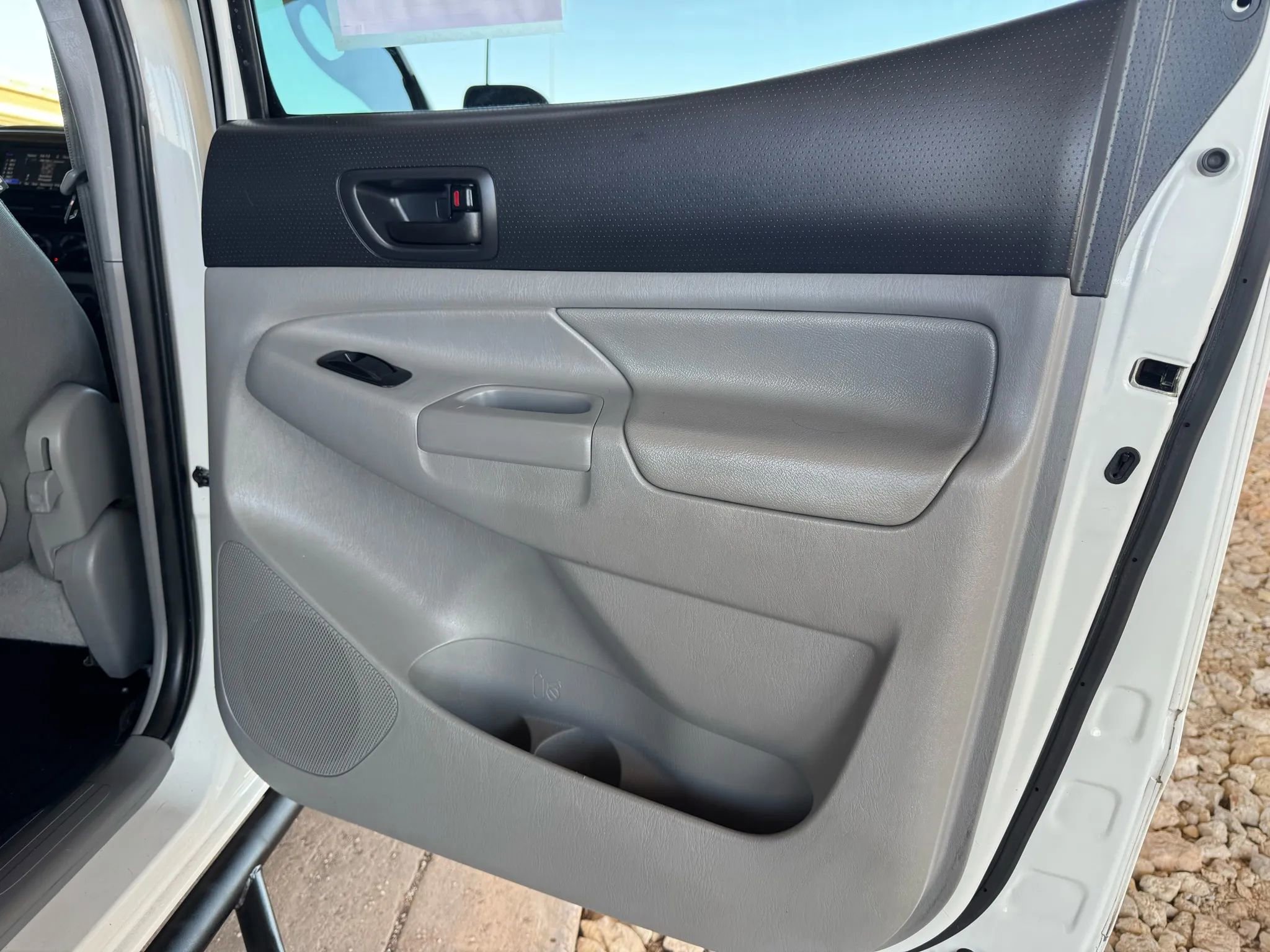 Used 2015 Toyota Tacoma PreRunner w/ SR5 Package image 16