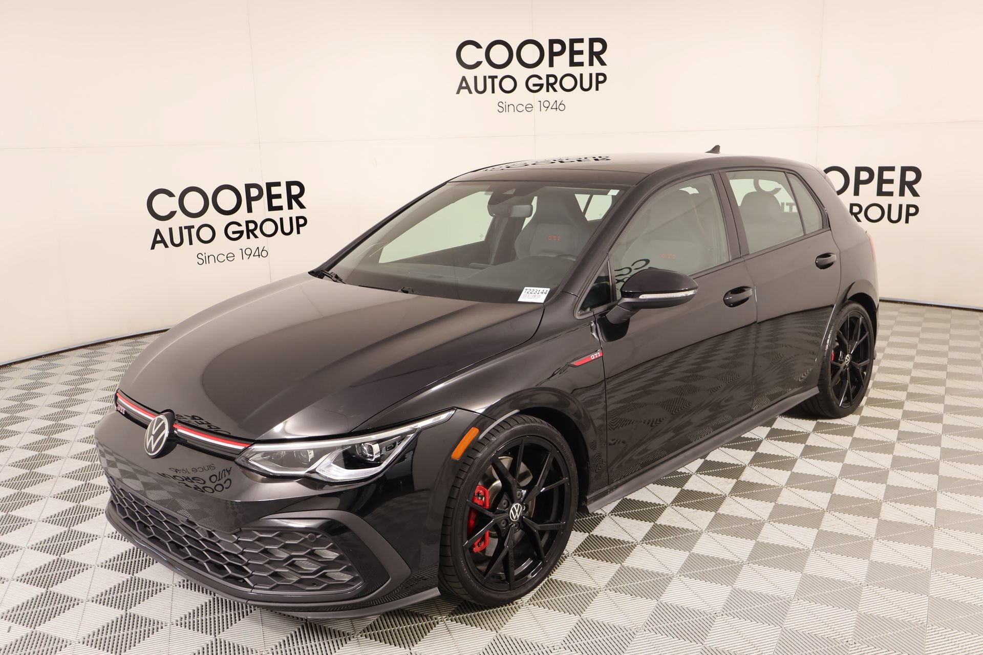 Used 2024 Volkswagen GTI SE FWD image 10