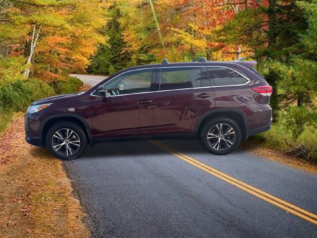 Used 2019 Toyota Highlander LE AWD/4WD image 6