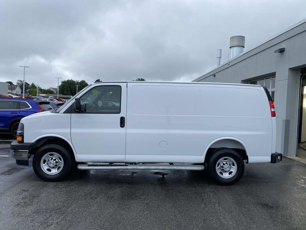 Used 2025 Chevrolet Express 2500 w/ Driver Convenience Package RWD image 6