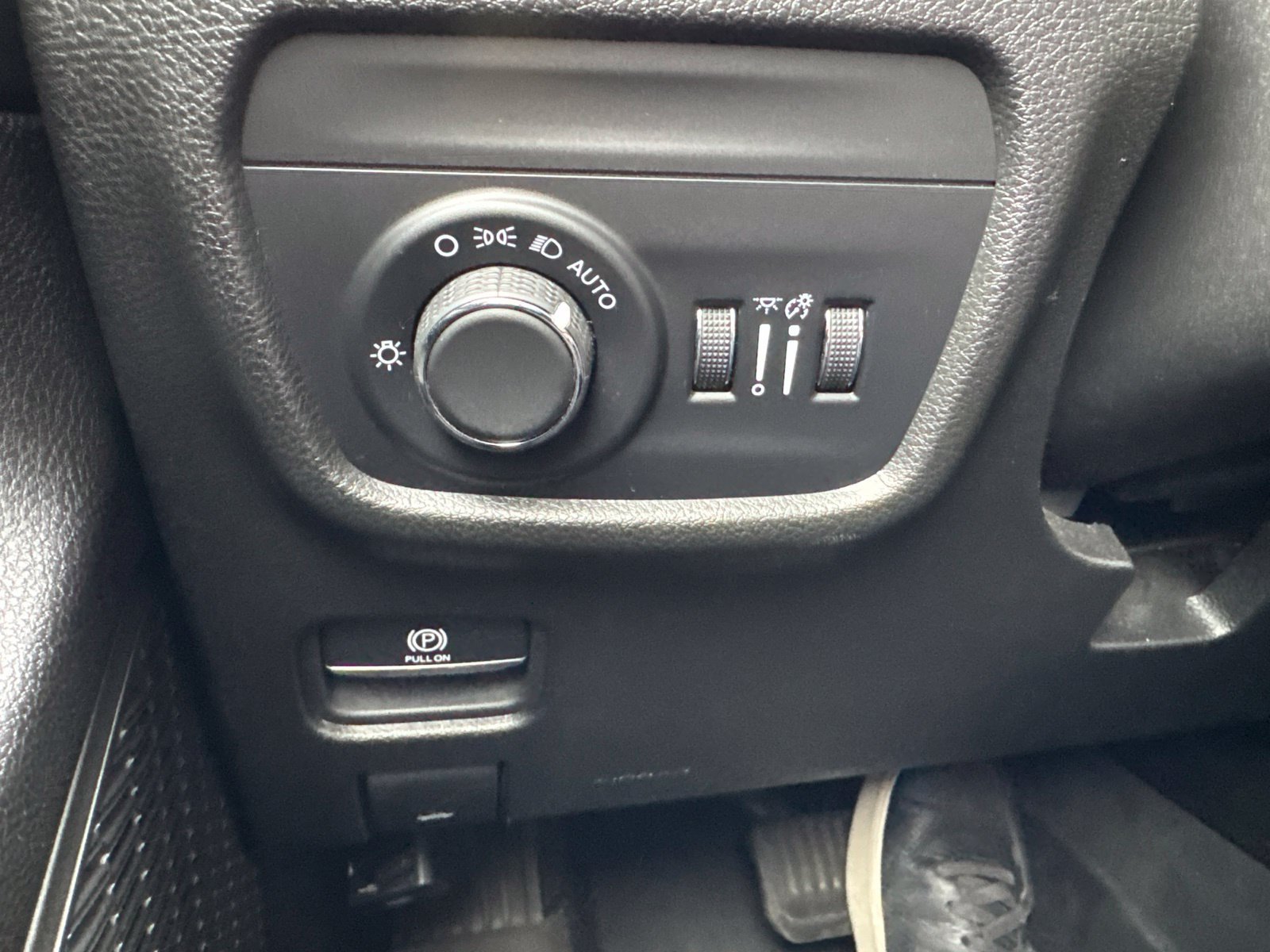 Used 2024 Jeep Grand Cherokee L Laredo AWD/4WD image 24