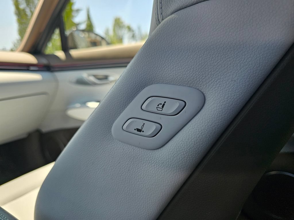 Certified 2026 Genesis GV70 2.5T Advanced AWD/4WD image 17