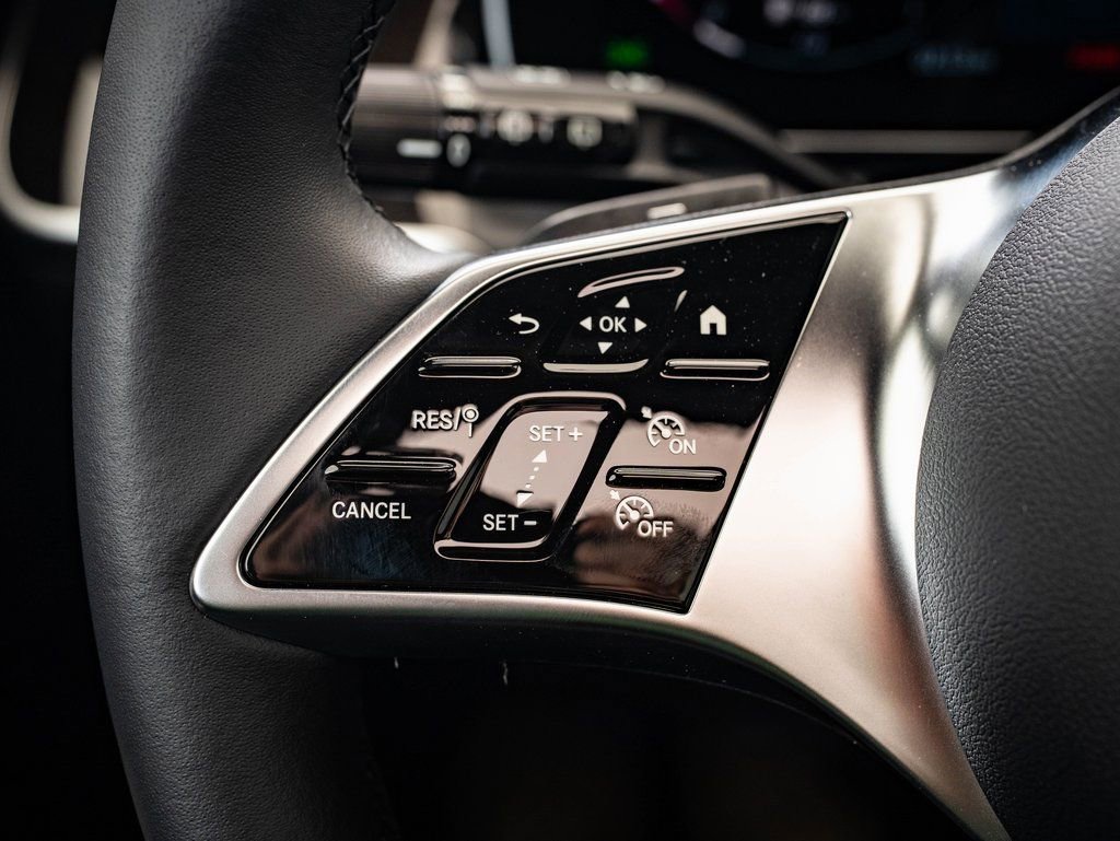 Used 2025 Mercedes-Benz GLC 300 4MATIC image 26