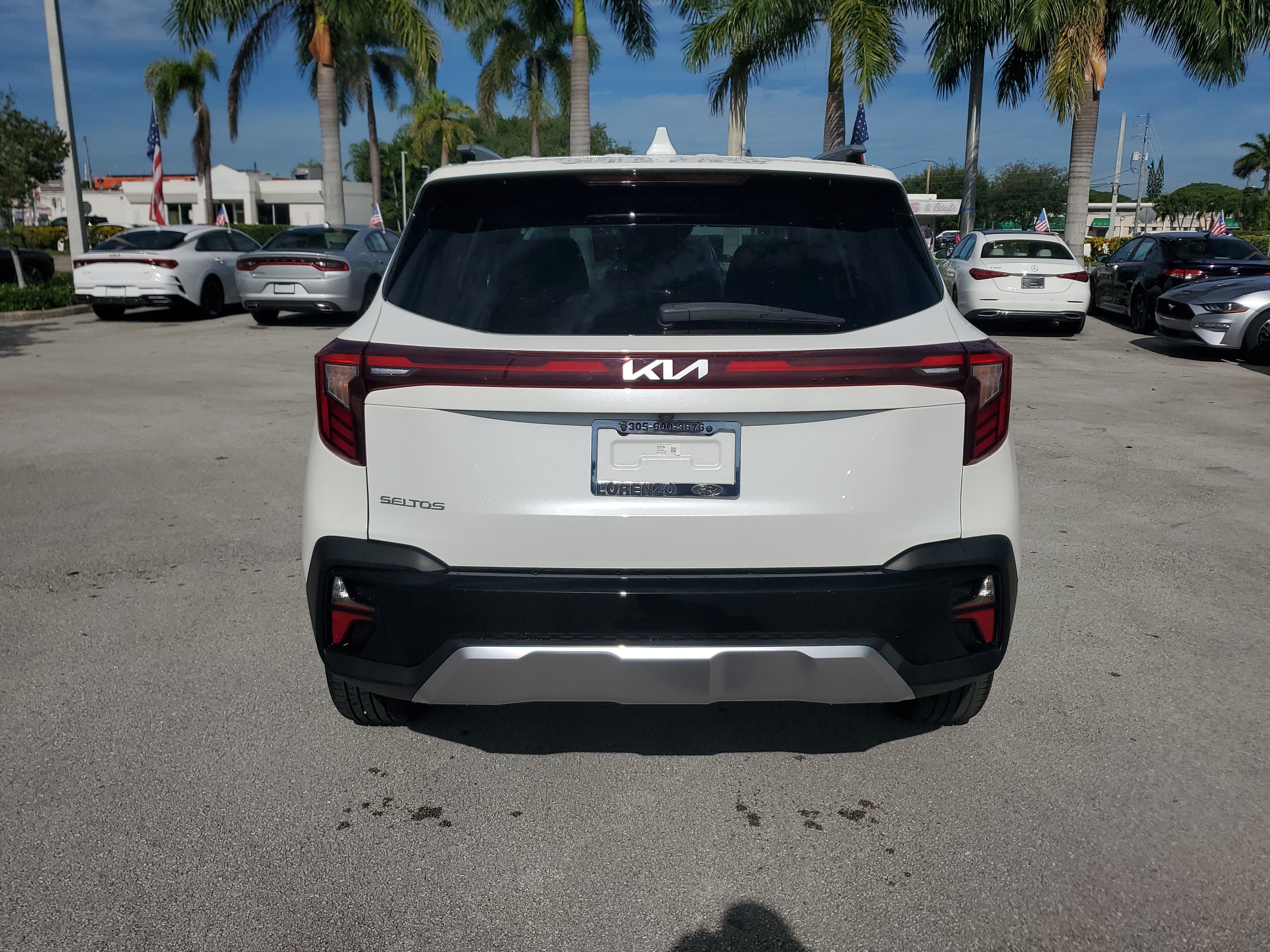 Used 2024 Kia Seltos EX image 6