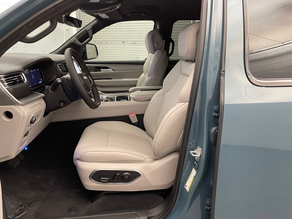 New 2026 Jeep Grand Wagoneer L 2WD image 17