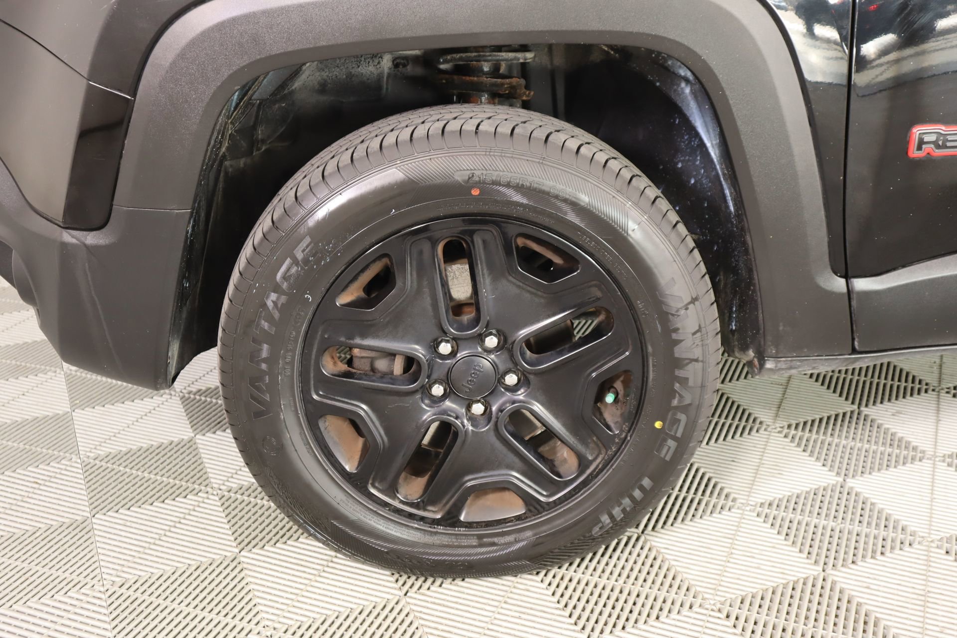 Used 2018 Jeep Renegade Trailhawk w/ UConnect 8.4 Nav Group image 17