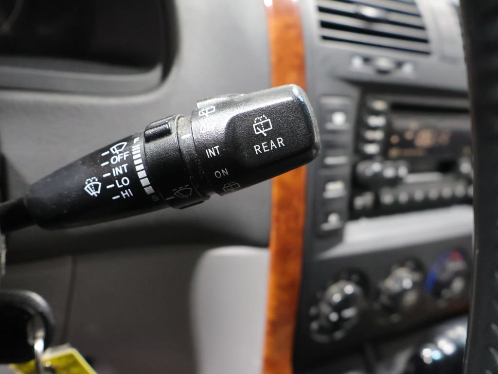 Used 2004 Kia Sedona LX FWD image 30