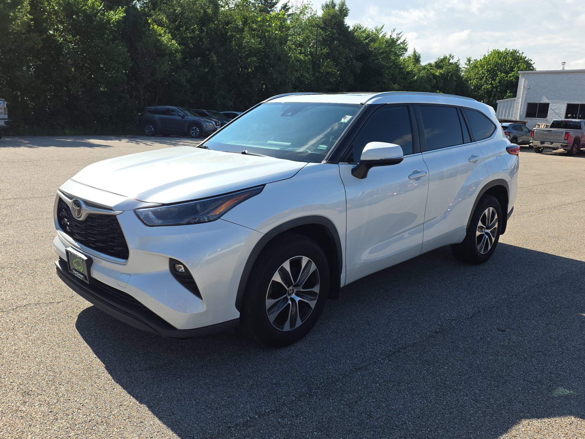 Used 2023 Toyota Highlander XLE AWD/4WD image 4