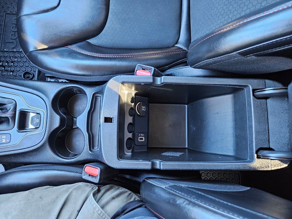 Used 2020 Jeep Cherokee Trailhawk w/ Cold Weather Group image 19