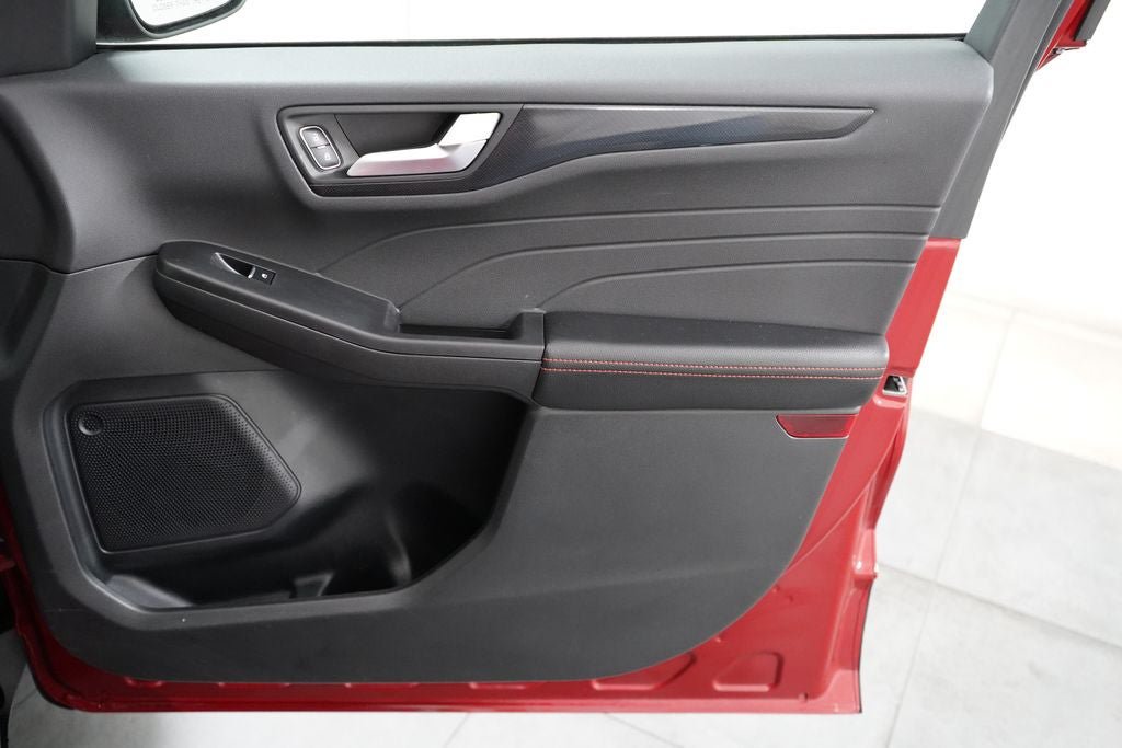 Certified 2025 Ford Escape ST-Line FWD image 25