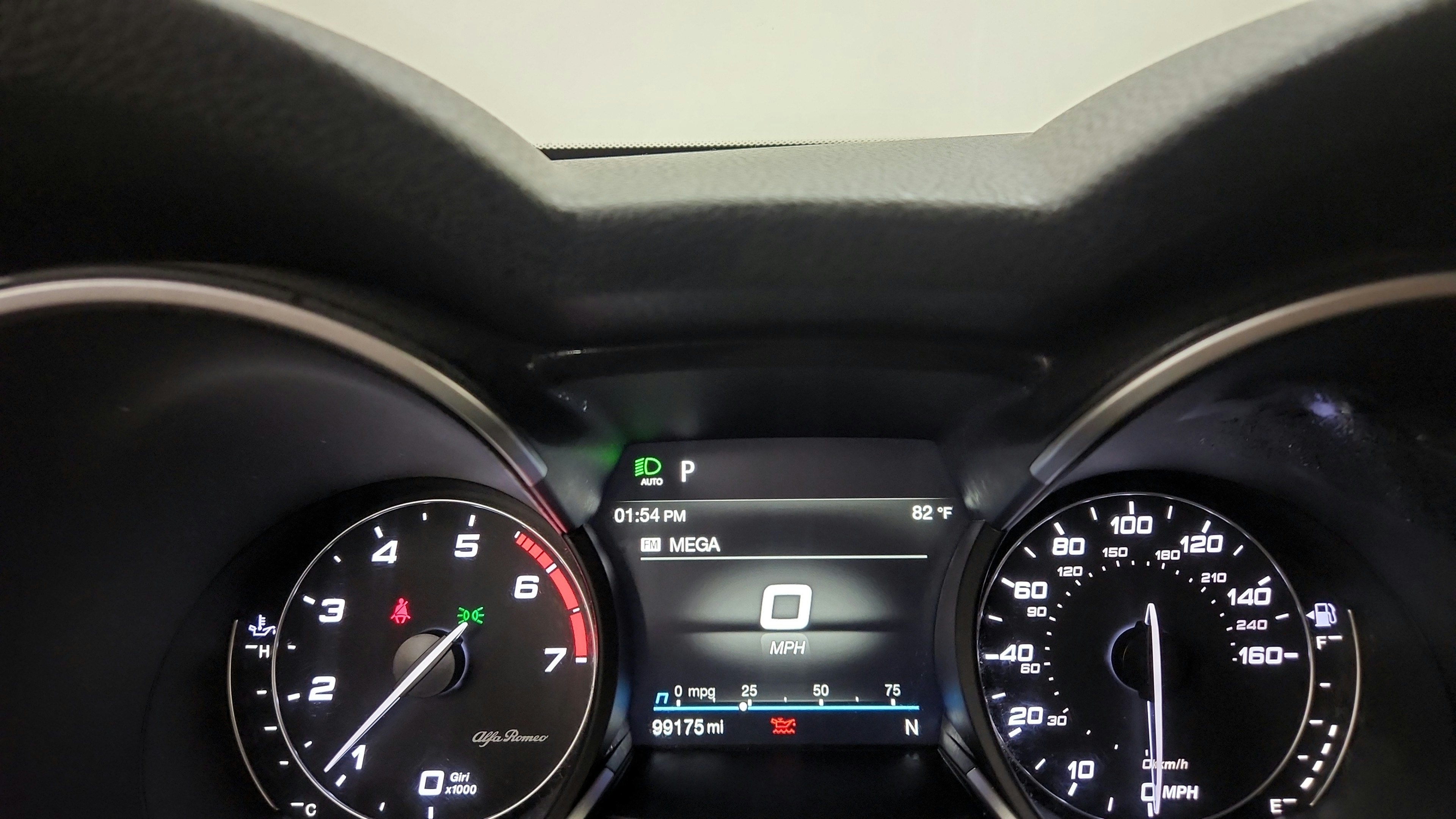 Used 2018 Alfa Romeo Stelvio AWD image 17