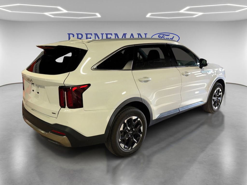 Used 2024 Kia Sorento S image 5