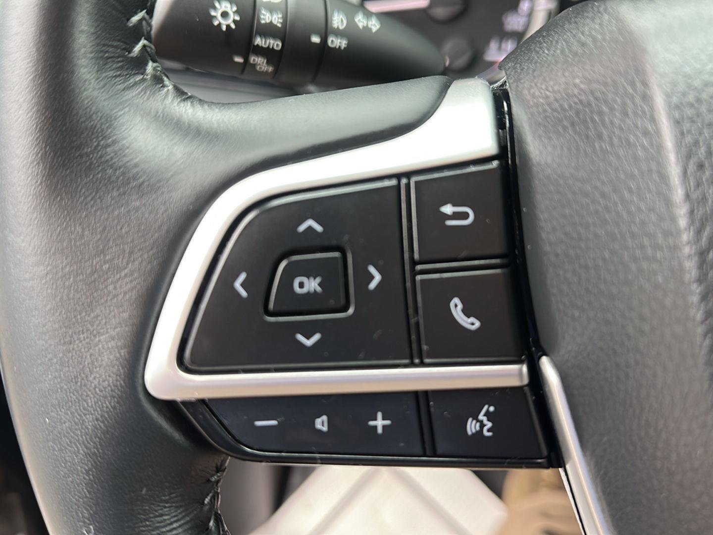 Used 2023 Toyota Highlander LE image 28