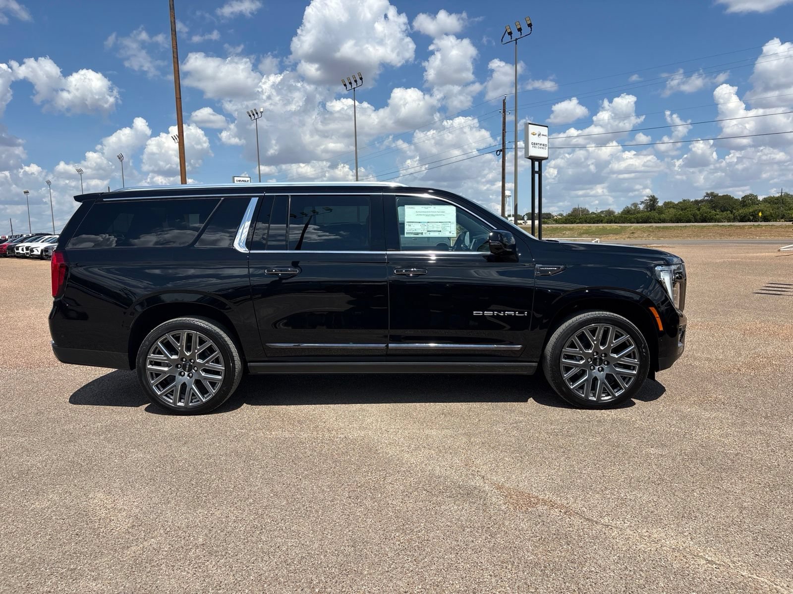 New 2026 GMC Yukon XL Denali Ultimate w/ LPO, Floor Liner Package AWD/4WD image 7
