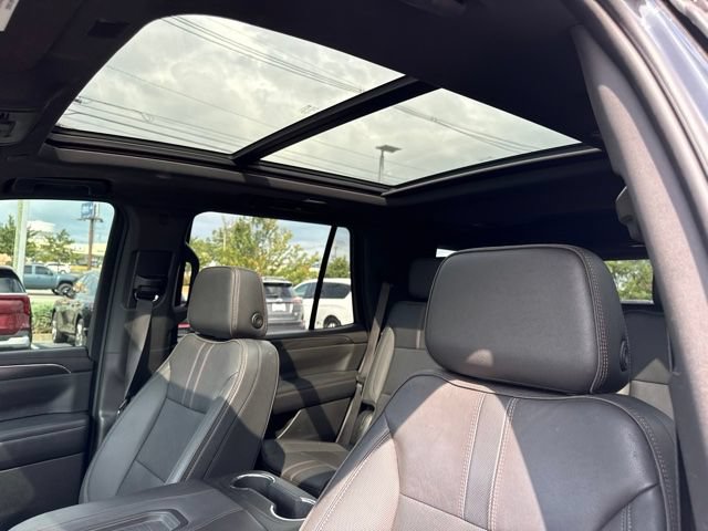 Used 2022 Chevrolet Tahoe RST w/ Luxury Package AWD/4WD image 2
