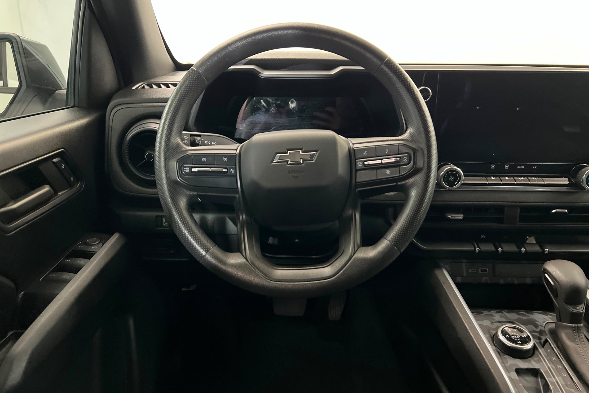 Used 2024 Chevrolet Colorado Trail Boss w/ Advanced Trailering Package AWD/4WD image 13