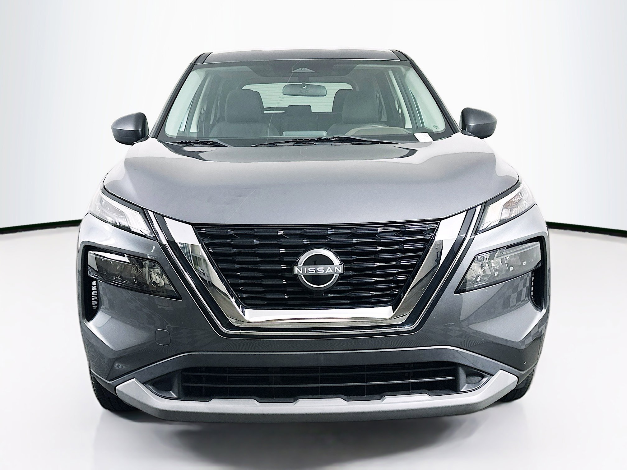 Used 2023 Nissan Rogue S image 2