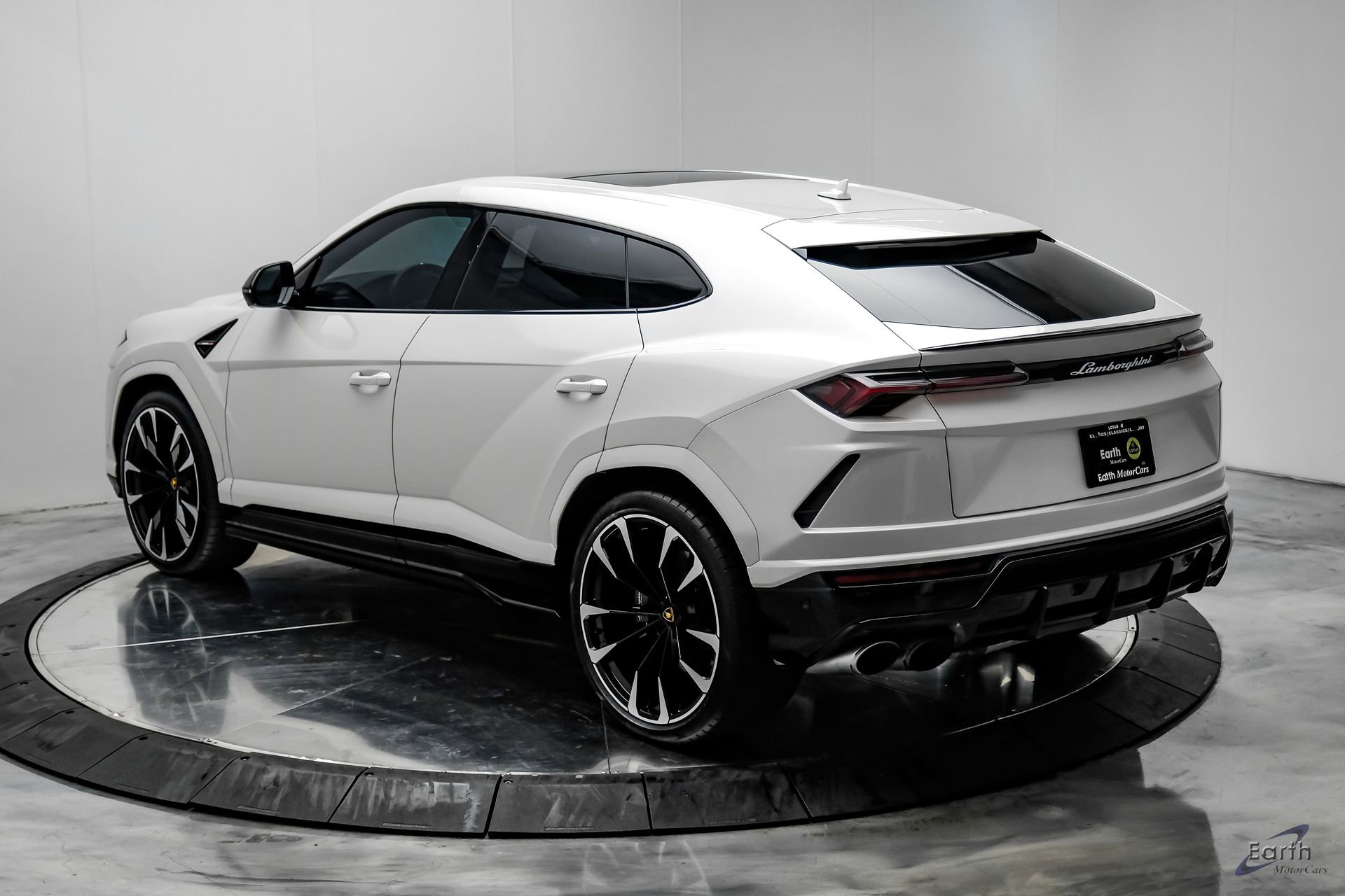 Used 2022 Lamborghini Urus AWD/4WD image 13