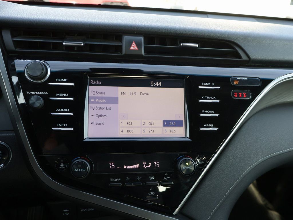 Used 2018 Toyota Camry XSE image 19