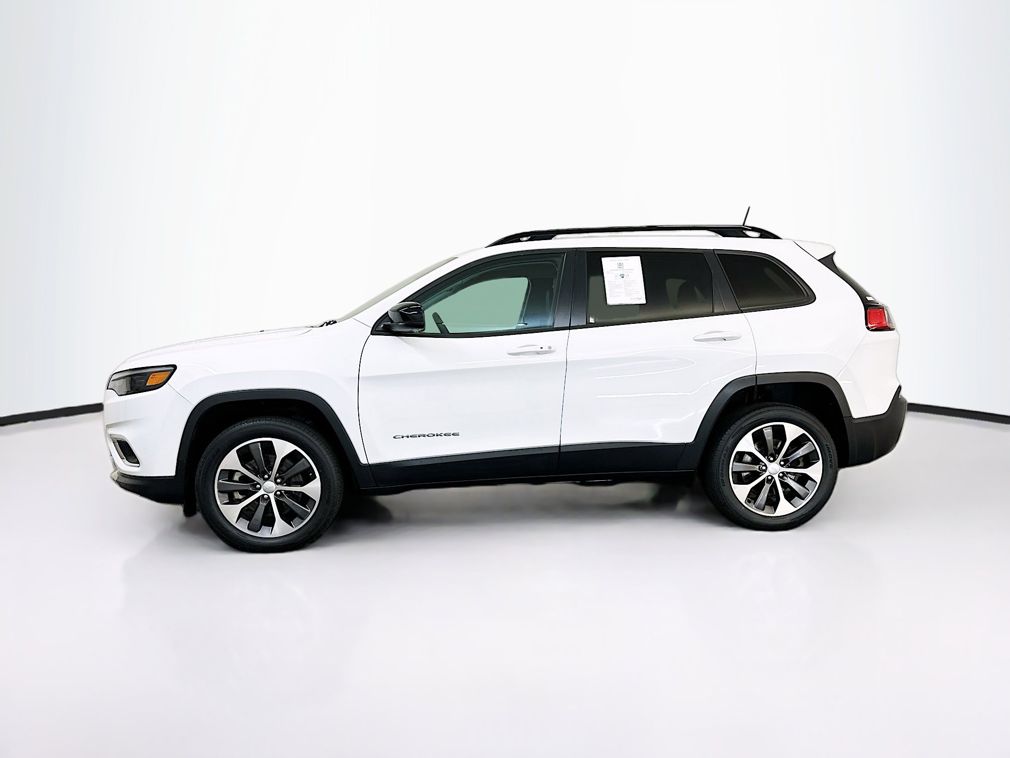 Used 2022 Jeep Cherokee Limited w/ Elite Package AWD/4WD image 4