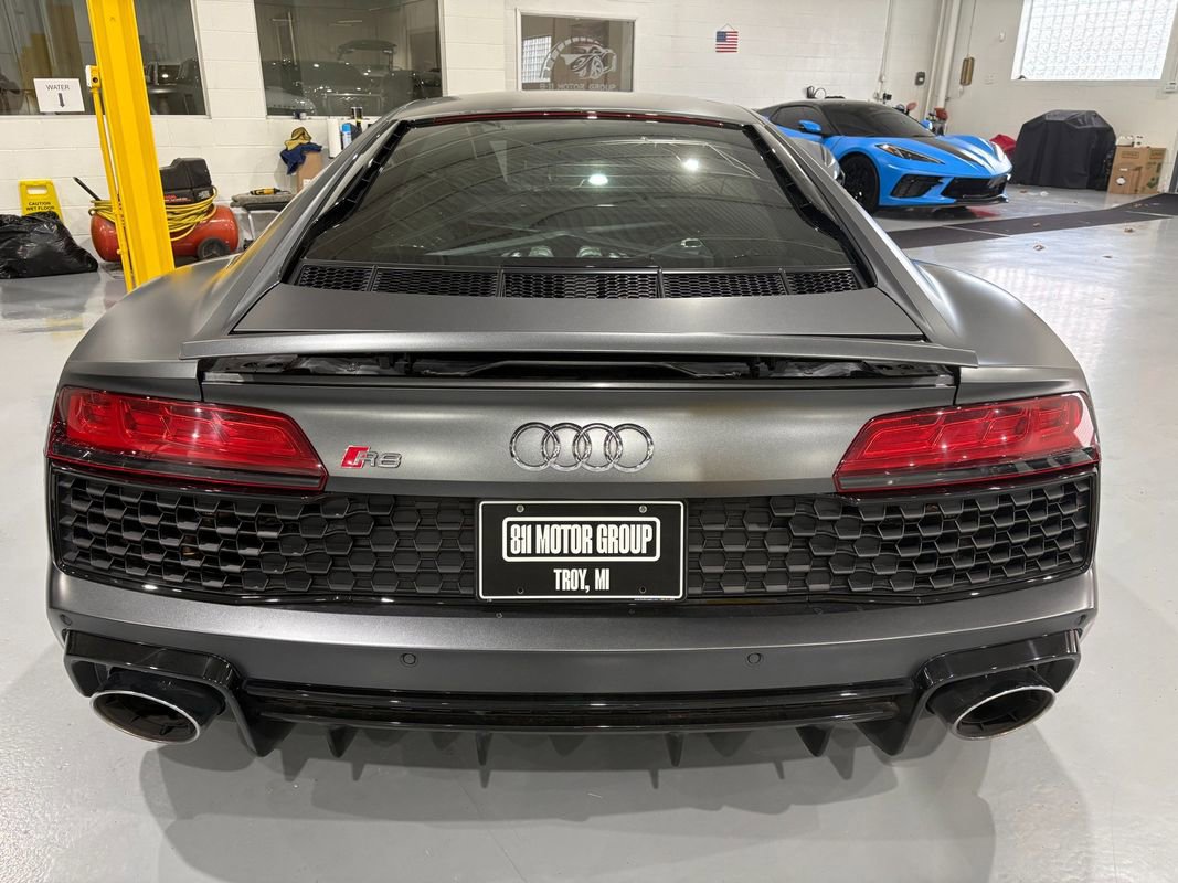 Used 2021 Audi R8 V10 w/ Premium Package image 6