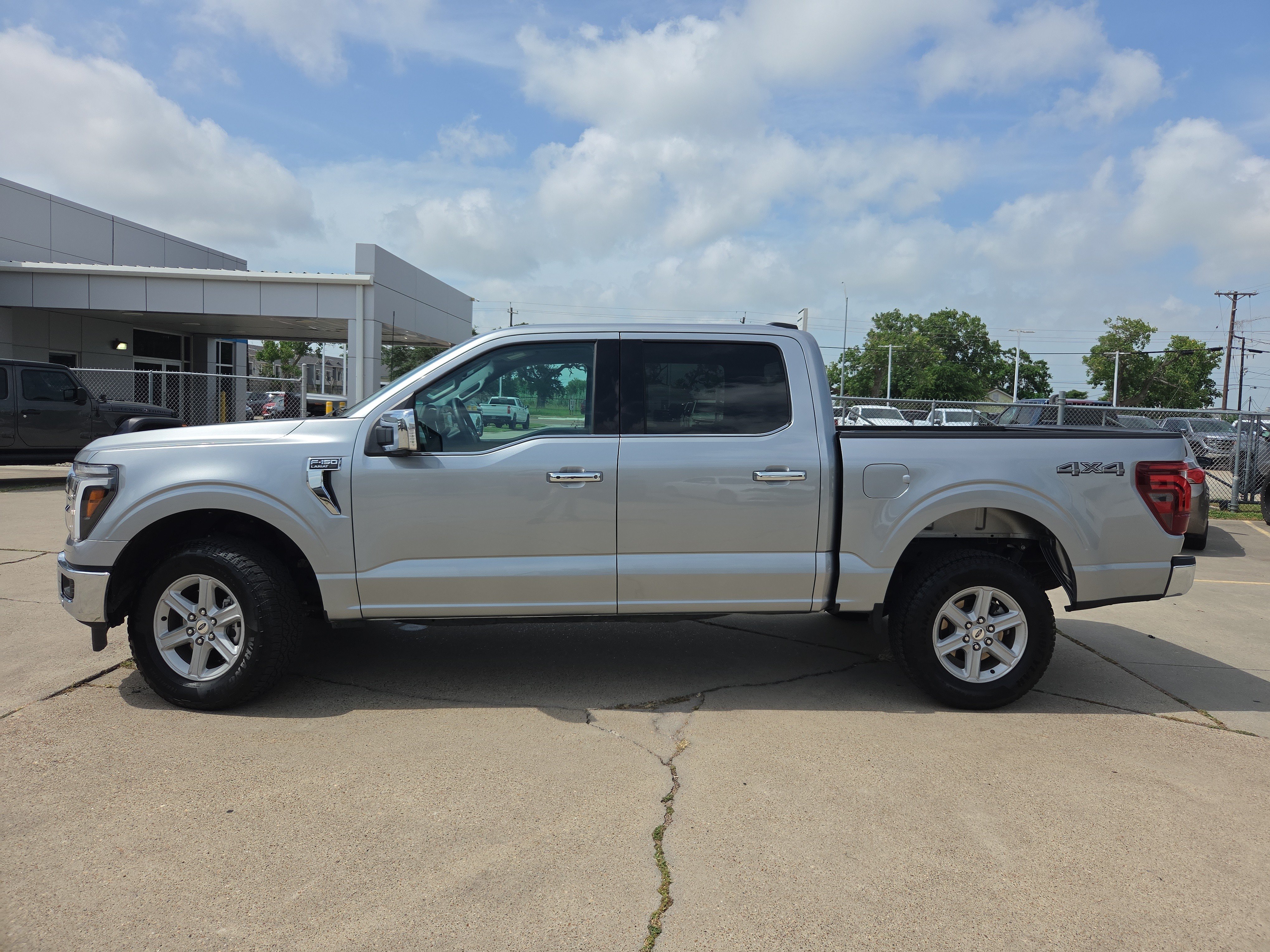 Used 2025 Ford F150 Lariat AWD/4WD image 8