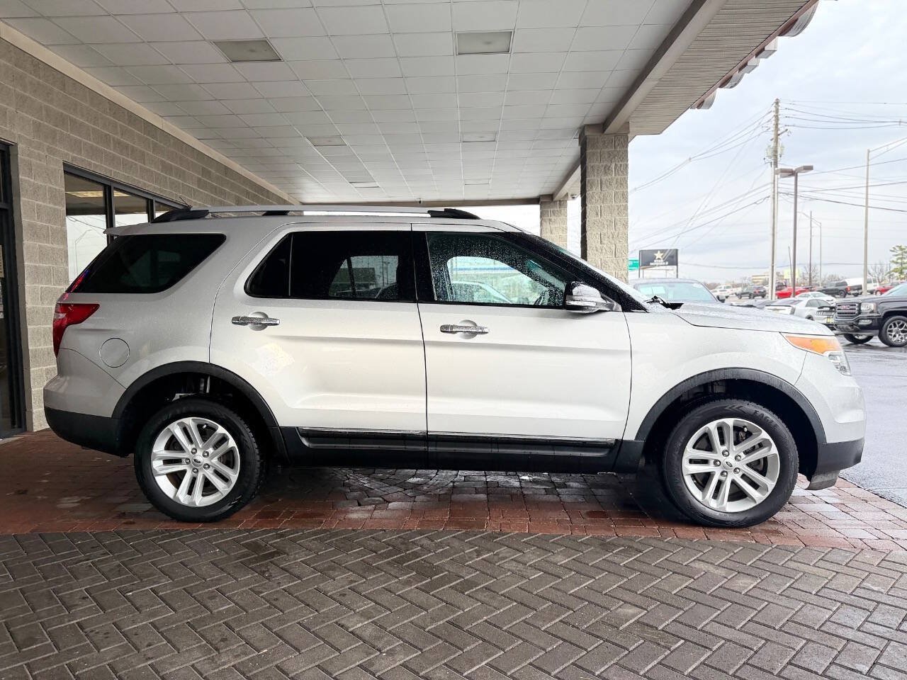 Used 2015 Ford Explorer XLT AWD/4WD image 14