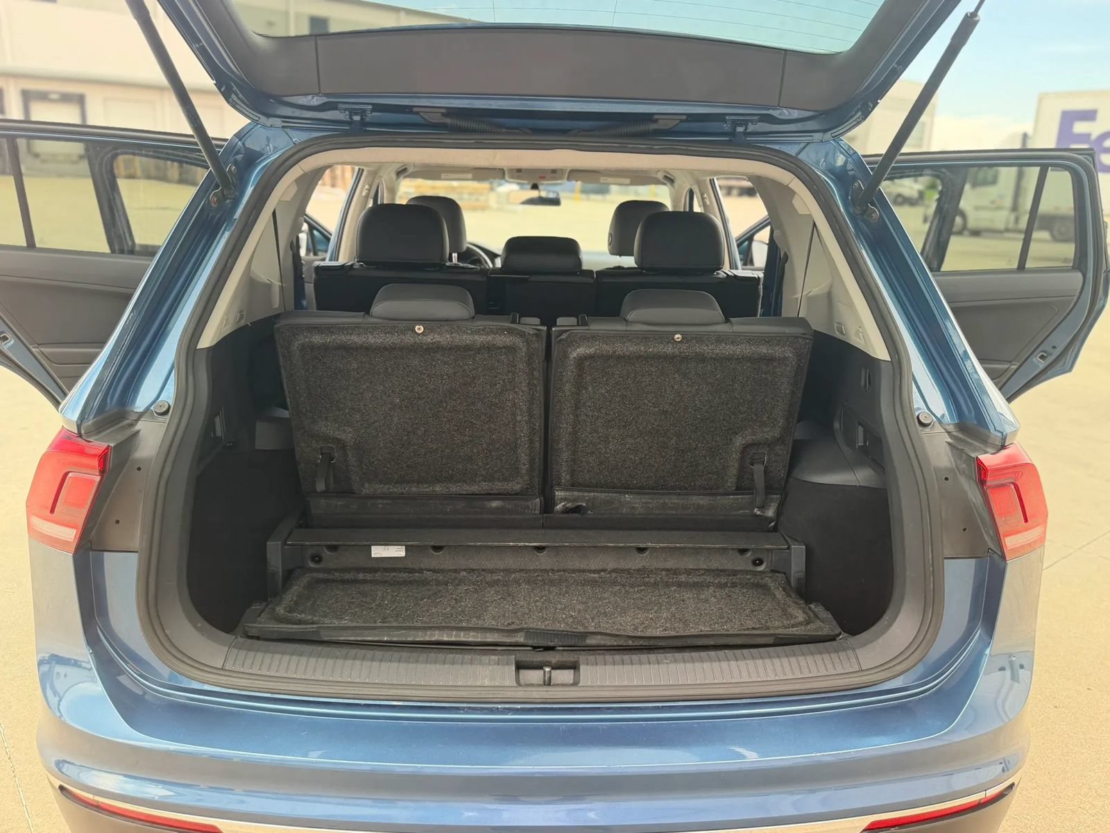 Used 2018 Volkswagen Tiguan SE w/ Front Fog Lights Package FWD image 21