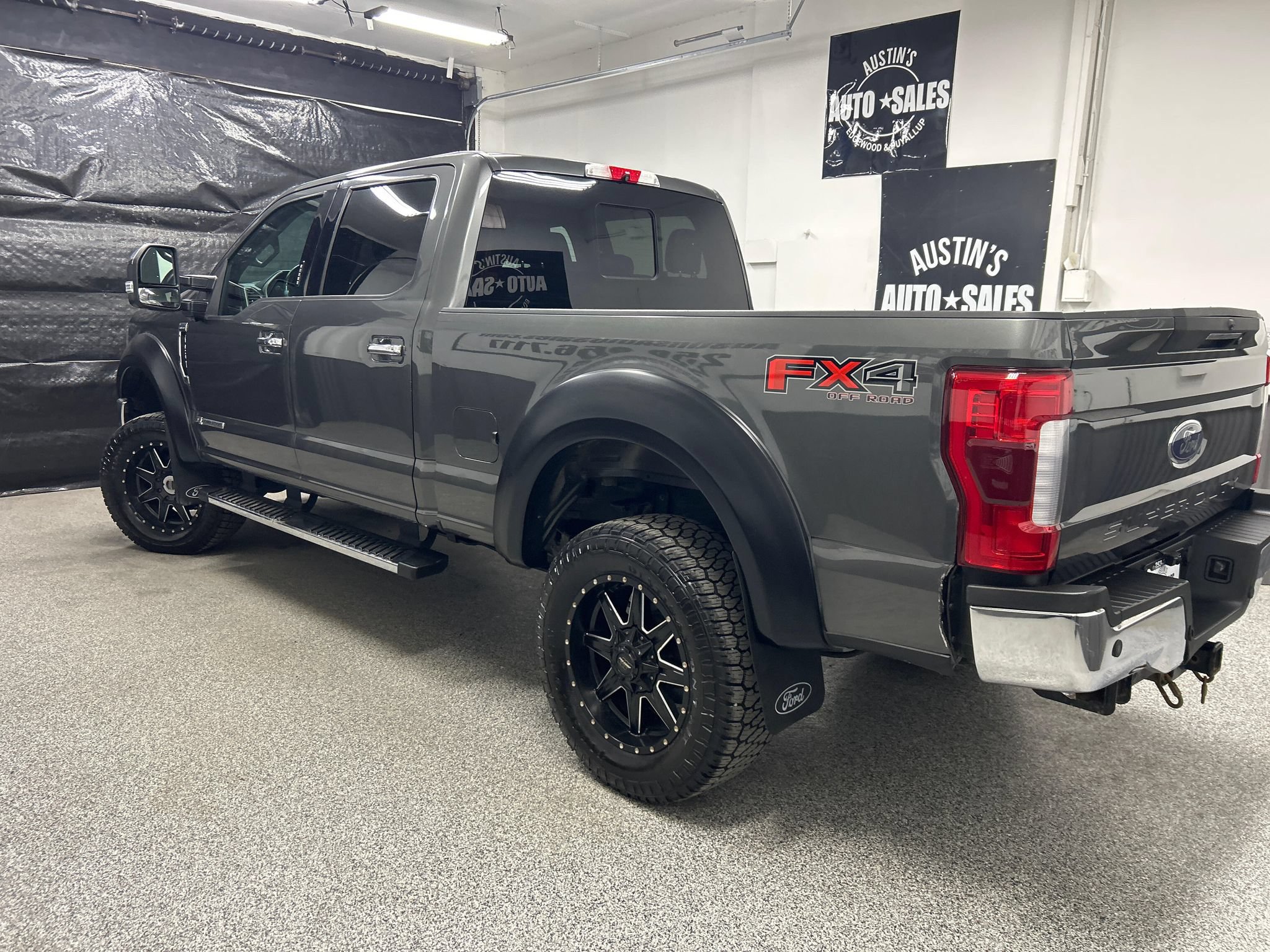 Used 2017 Ford F250 Lariat w/ Lariat Ultimate Package AWD/4WD image 4