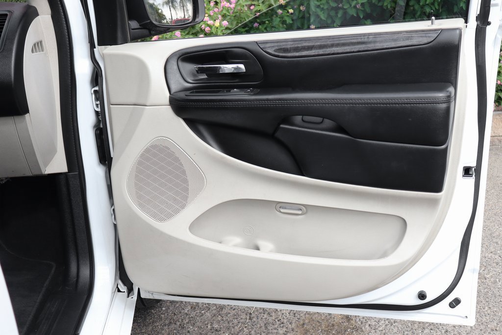 Used 2019 Dodge Grand Caravan SE image 36