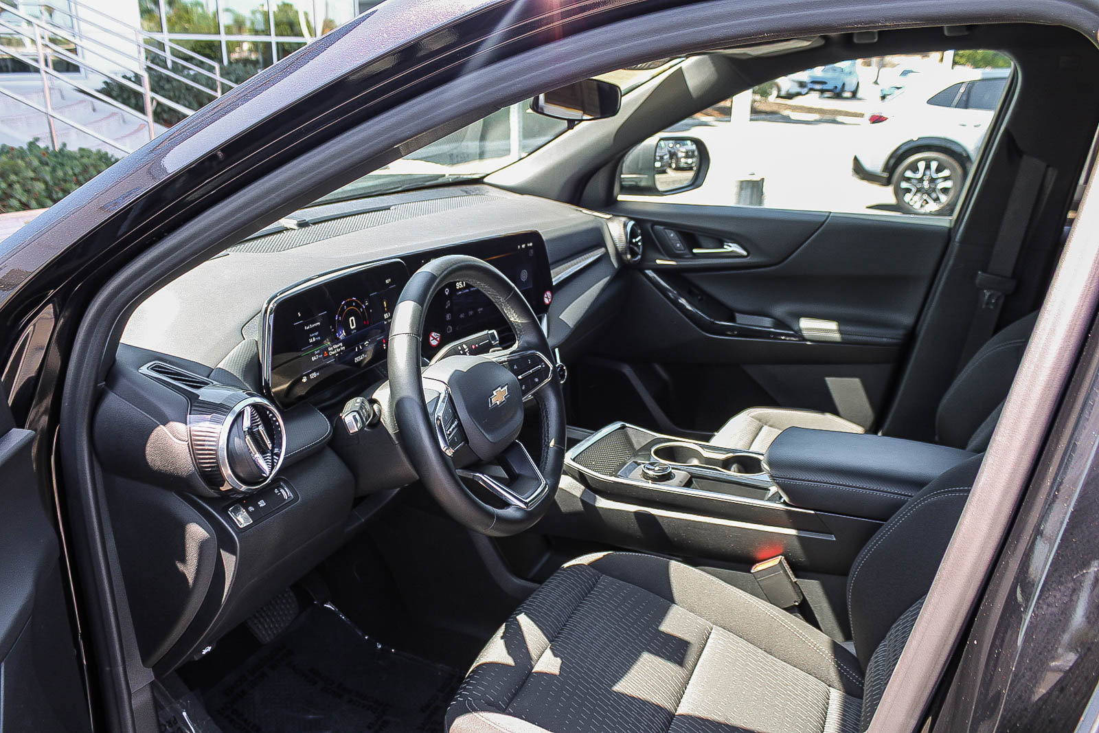 Used 2026 Chevrolet Equinox LT FWD image 8