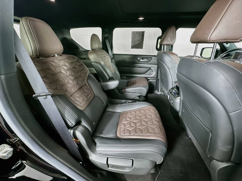 Used 2025 Nissan Armada Platinum Reserve AWD/4WD image 37