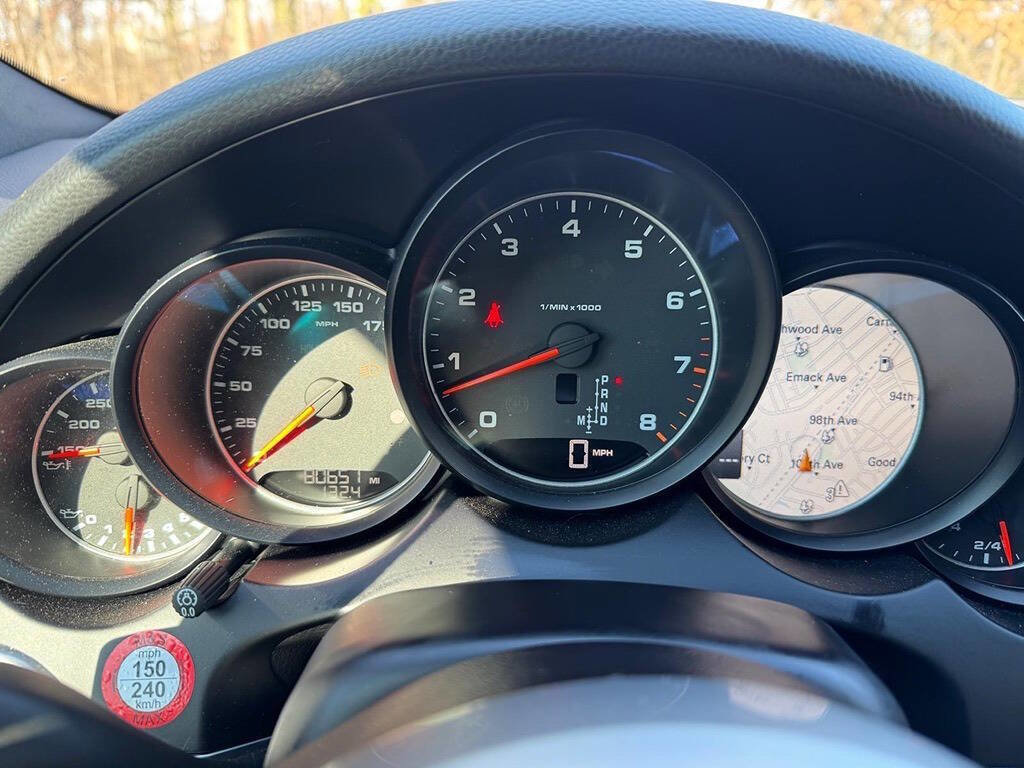 Used 2017 Porsche Cayenne Platinum Edition w/ Premium Package (PJV) AWD/4WD image 16