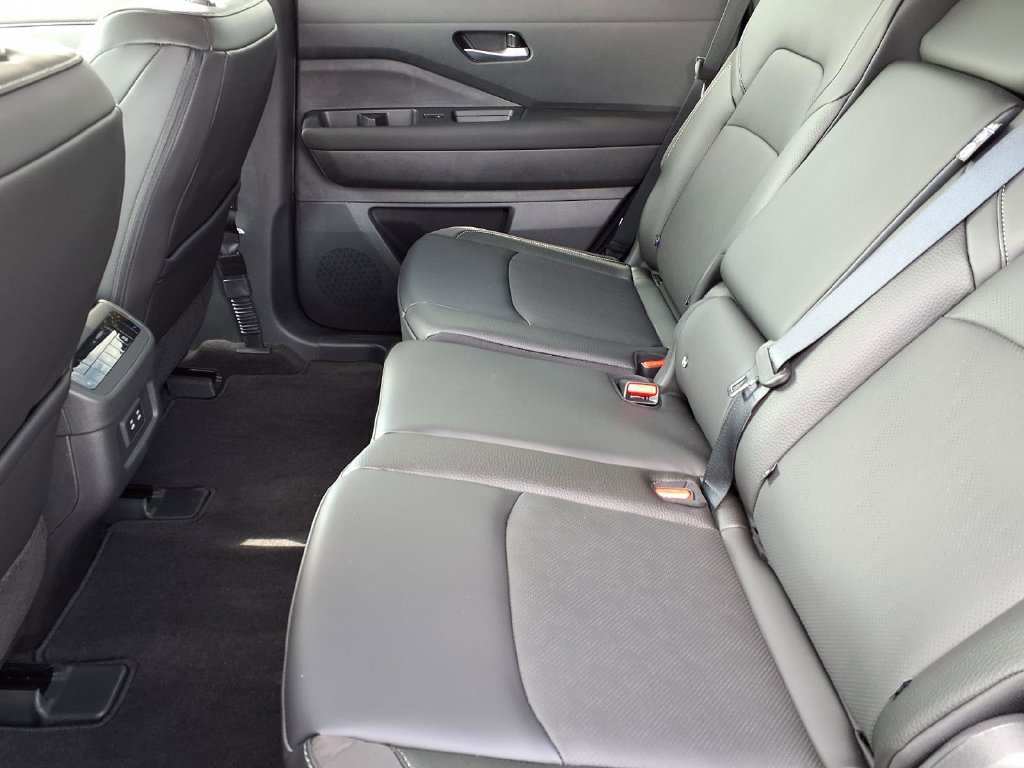 New 2026 Nissan Pathfinder SL AWD/4WD image 10