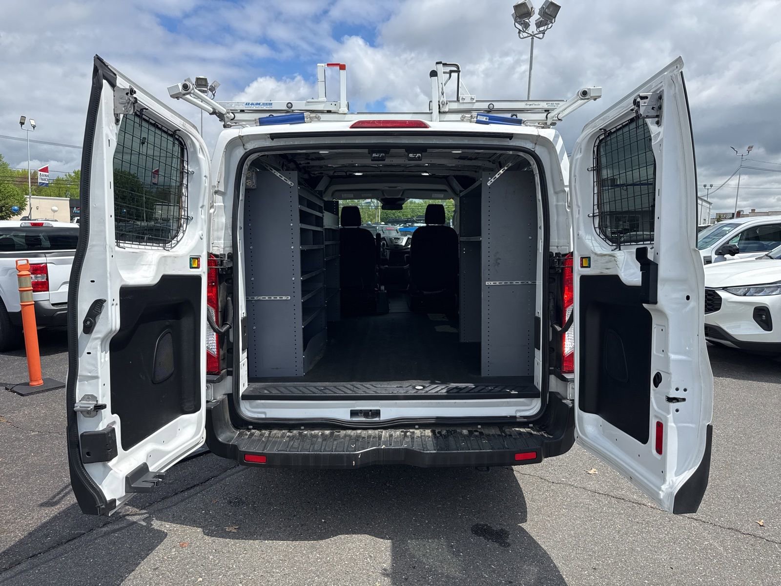 Used 2019 Ford Transit 150 130 Low Roof RWD image 9