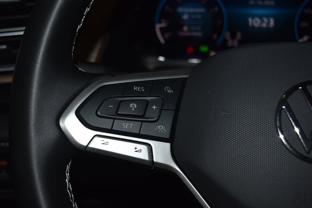 Certified 2025 Volkswagen Atlas SE image 8