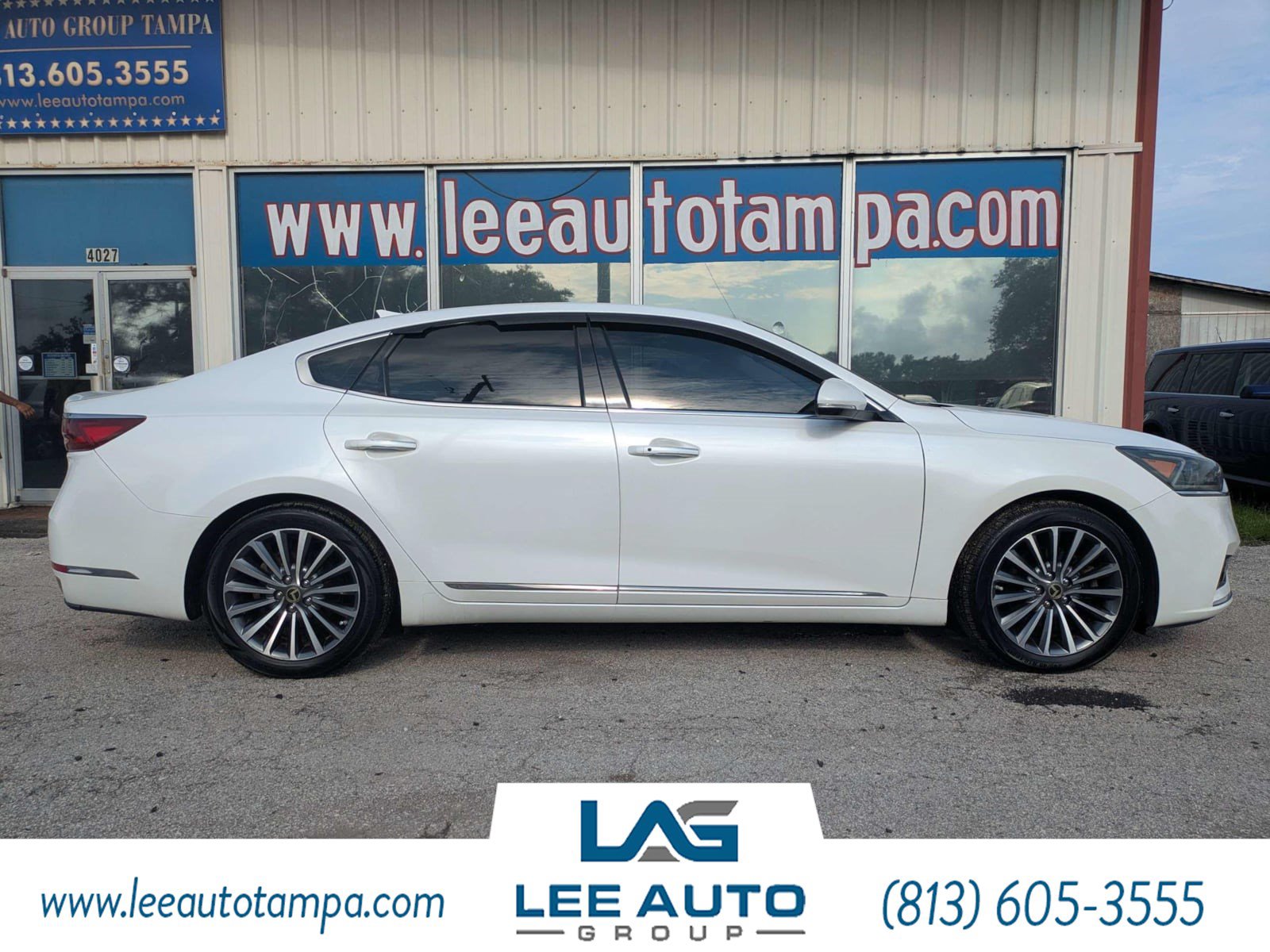 Used 2017 Kia Cadenza Premium w/ Luxury Package FWD image 2