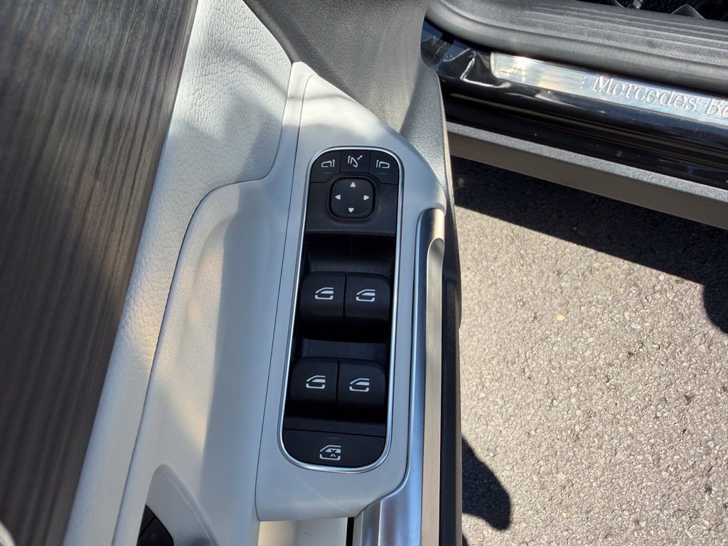 Used 2023 Mercedes-Benz GLB 250 4MATIC image 13