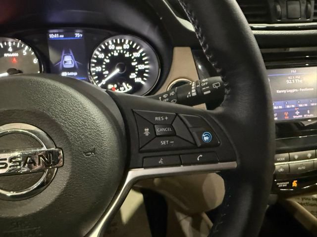 Used 2020 Nissan Rogue SV w/ Premium Package image 16