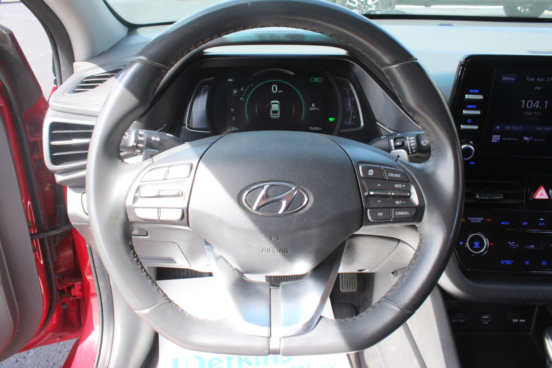 Used 2022 Hyundai Ioniq SE FWD image 15