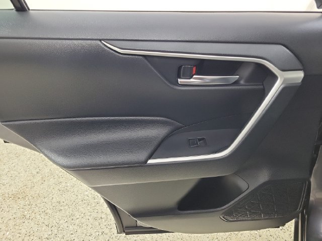 Used 2022 Toyota RAV4 SE AWD/4WD image 15