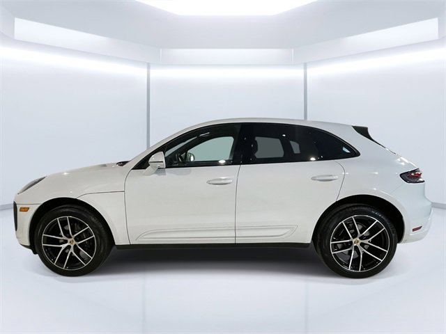 Certified 2025 Porsche Macan image 2