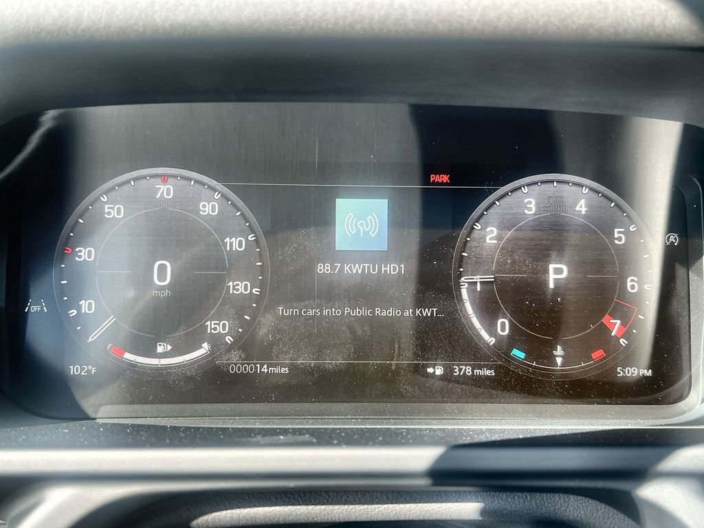 Used 2025 Land Rover Defender 110 S image 23