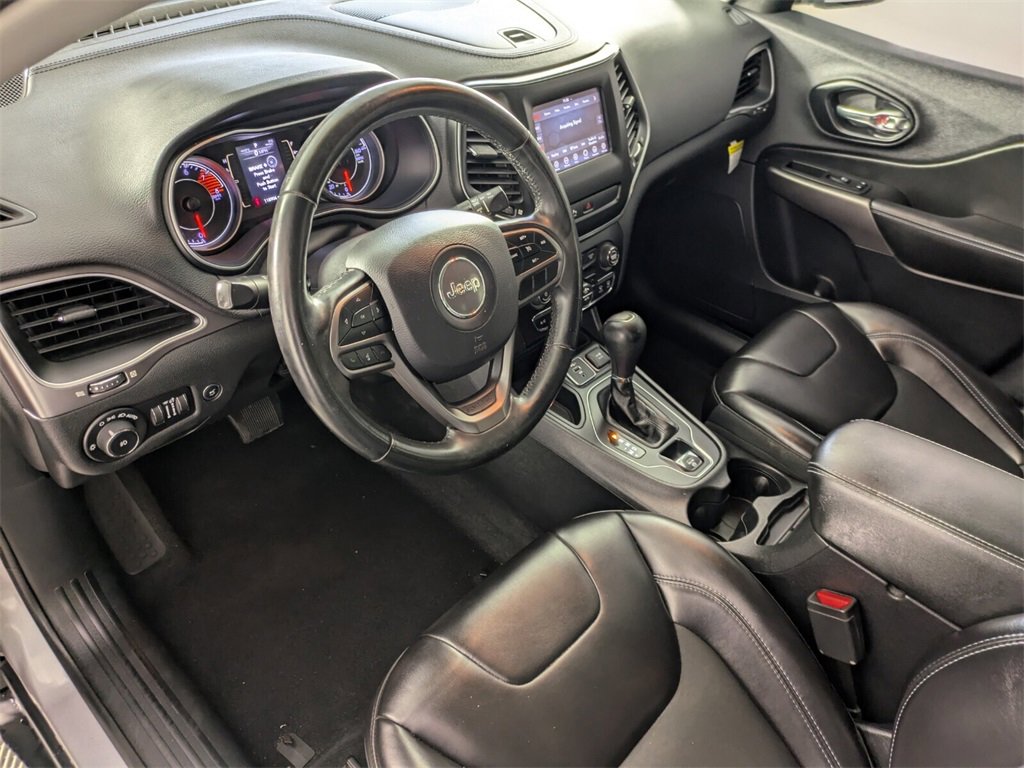 Used 2019 Jeep Cherokee Latitude Plus w/ Comfort/Convenience Group image 10