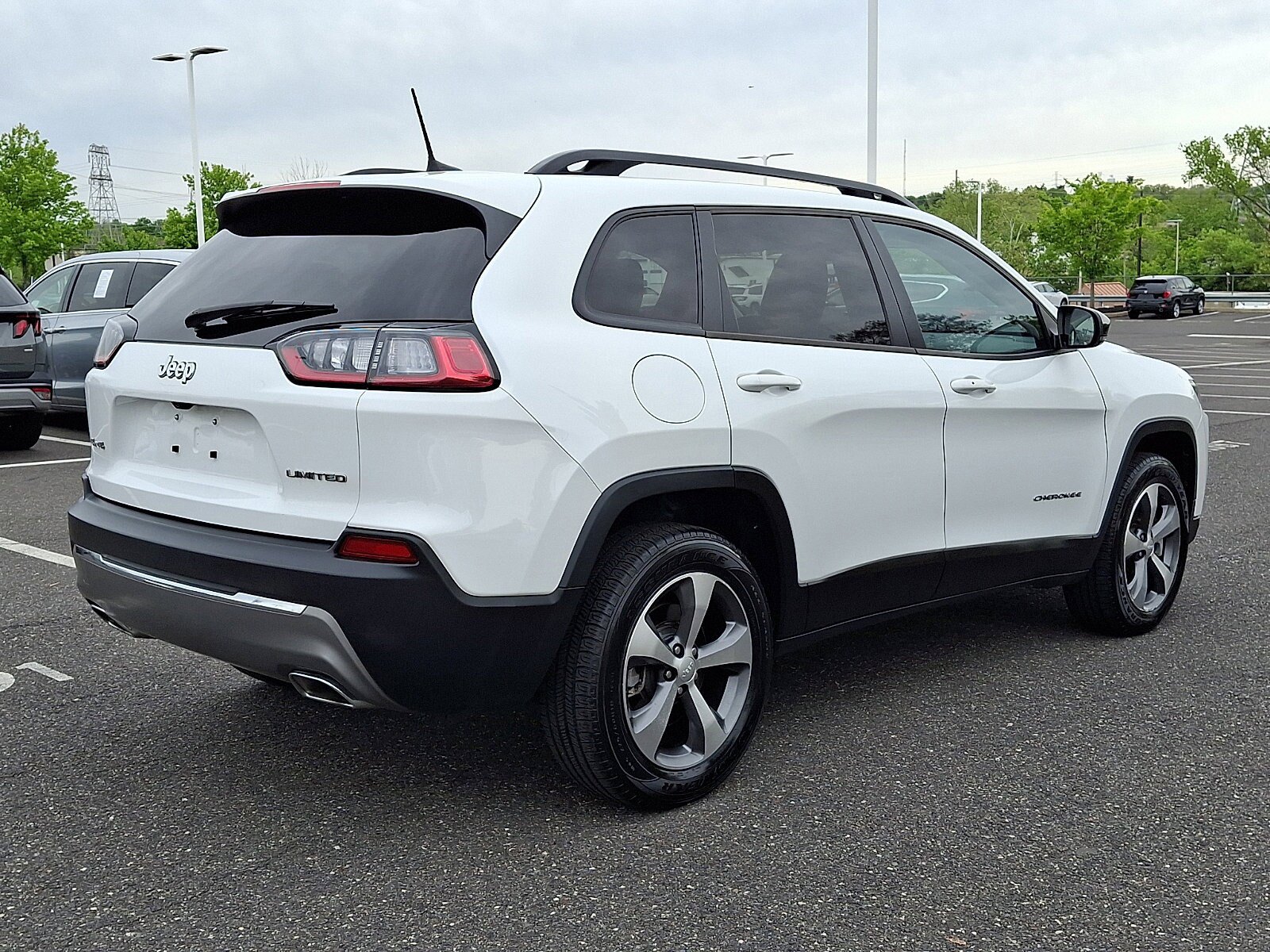 Used 2022 Jeep Cherokee Limited AWD/4WD image 6